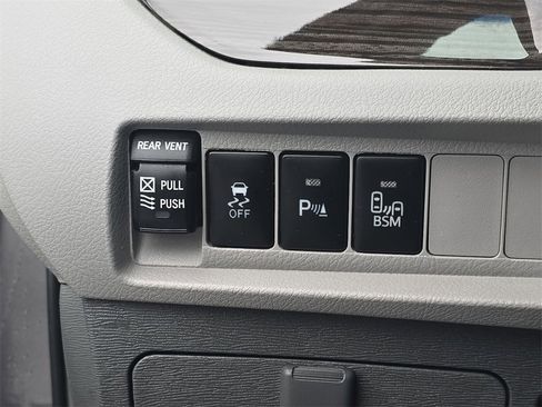 Used 2015 Toyota Sienna XLE Premium image 26