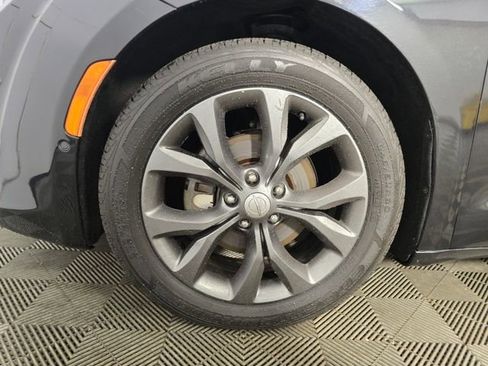 Used 2017 Chrysler Pacifica Limited image 21