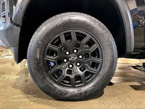 Used 2023 Chevrolet Colorado Trail Boss w/ Technology Package AWD/4WD image 9