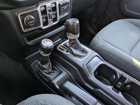 Used 2018 Jeep Wrangler Unlimited Sport S image 12