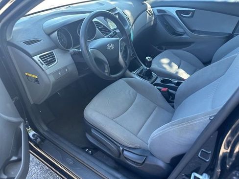 Used 2015 Hyundai Elantra SE FWD image 3