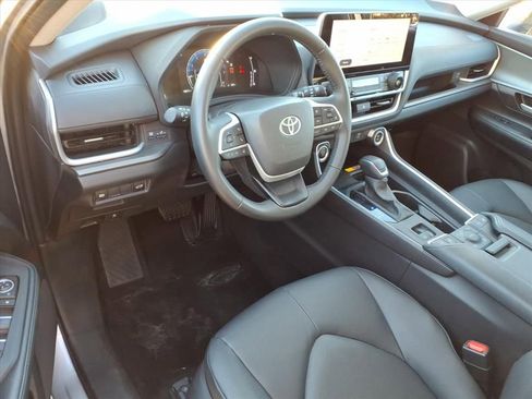 Certified 2025 Toyota Grand Highlander AWD image 17