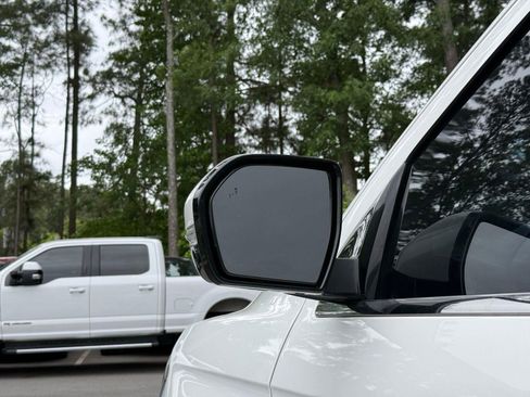 Used 2020 Ford Expedition XLT w/ Equipment Group 202A AWD/4WD image 18