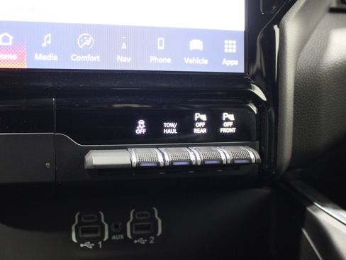 Used 2023 RAM 1500 Laramie AWD/4WD image 18