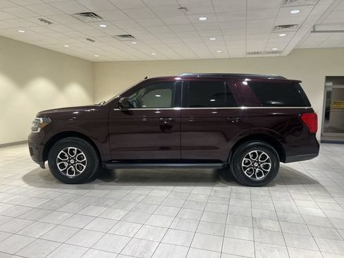 Used 2023 Ford Expedition XLT RWD image 2