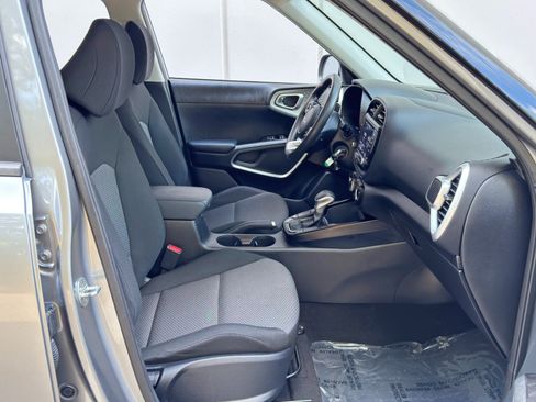 Used 2022 Kia Soul LX w/ Technology Package FWD image 14