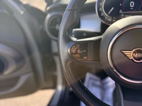 Used 2022 MINI Cooper 4-Door Hardtop image 14