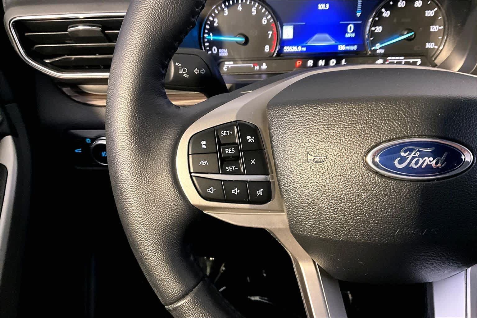 Used 2022 Ford Explorer Limited w/ Equipment Group 301A AWD/4WD image 24