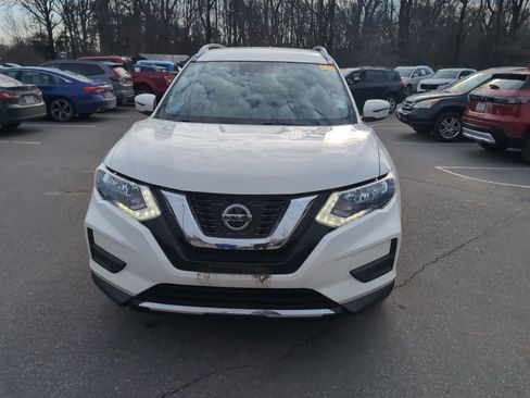 Used 2020 Nissan Rogue SV image 2
