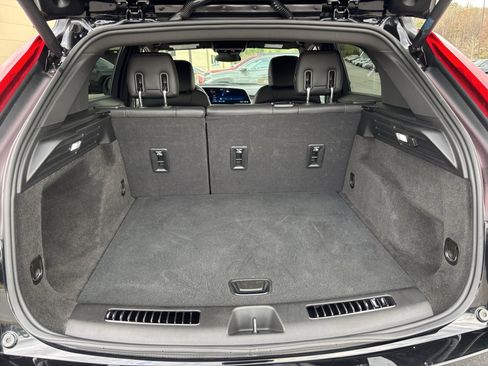 Used 2025 Cadillac XT4 Premium Luxury image 18