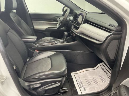 Used 2024 Jeep Compass Latitude AWD/4WD image 23