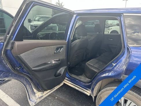 Used 2022 Nissan Rogue SV AWD/4WD image 12