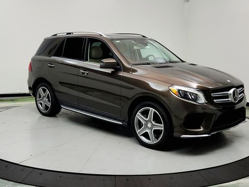 Used 2017 Mercedes-Benz GLE 400 4MATIC image 3