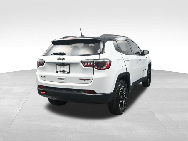 Used 2026 Jeep Compass Trailhawk AWD/4WD image 9