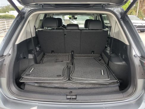 Certified 2024 Volkswagen Tiguan SE w/ Panoramic Sunroof Package FWD image 10