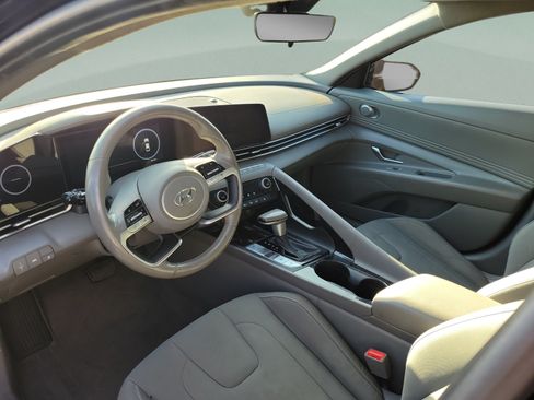 Used 2023 Hyundai Elantra SEL w/ Convenience Package FWD image 9