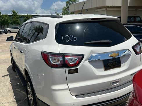 Used 2015 Chevrolet Traverse LT FWD image 3