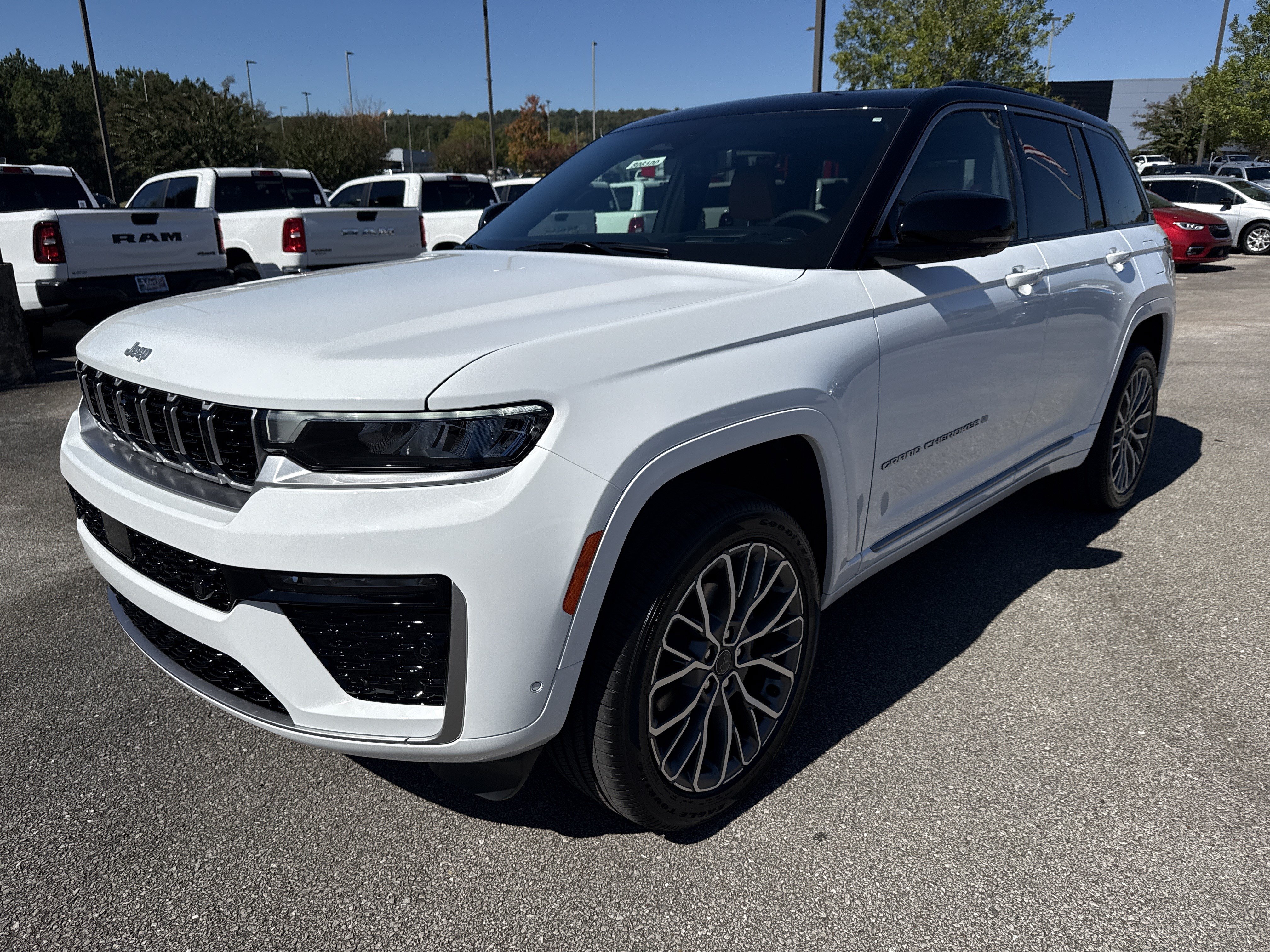 New 2027 Jeep Grand Cherokee Summit AWD/4WD image 3