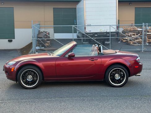 Used 2006 MAZDA MX-5 Miata Grand Touring RWD image 8