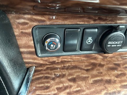 Used 2017 Nissan Armada Platinum w/ Captain Seat Package AWD/4WD image 33