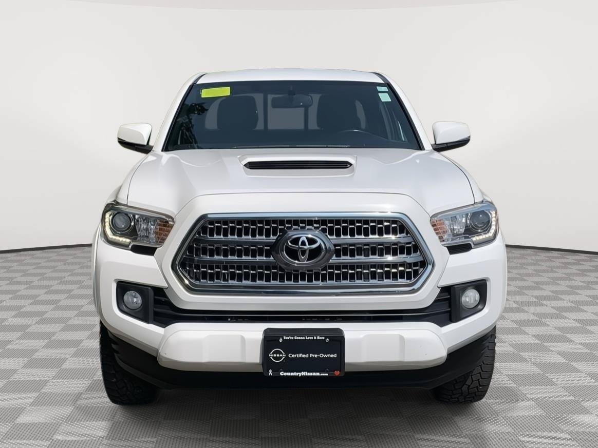 Used 2017 Toyota Tacoma TRD Sport w/ Tow Package AWD/4WD image 9