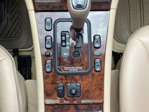 Used 2000 Mercedes-Benz E 320 Sedan image 14