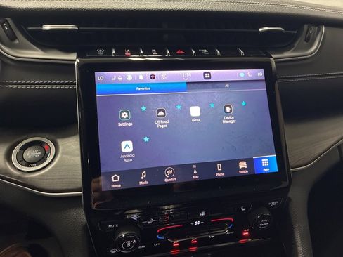 Used 2023 Jeep Grand Cherokee Limited w/ Black Appearance Package image 22