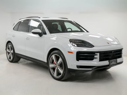 Certified 2025 Porsche Cayenne S image 8