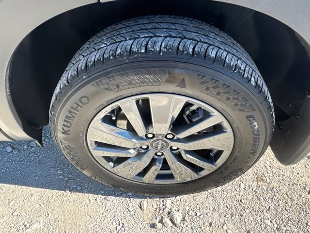 Used 2025 Nissan Pathfinder SV w/ Black Appearance Package FWD image 9