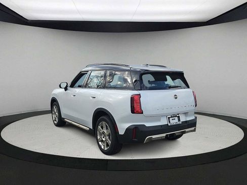 Used 2023 Ford Explorer XLT w/ Equipment Group 202A image 6