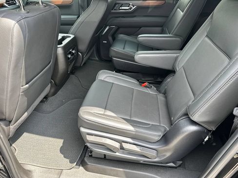 Used 2025 GMC Yukon XL Denali AWD/4WD image 22