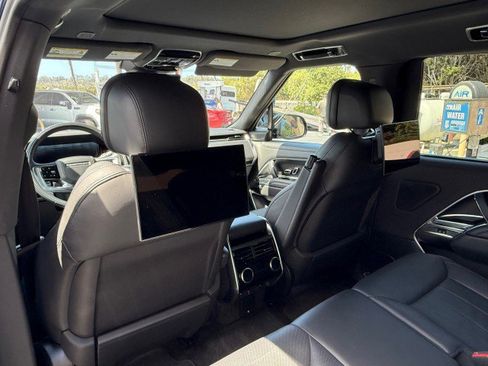Used 2023 Land Rover Range Rover Long Wheelbase SE image 13