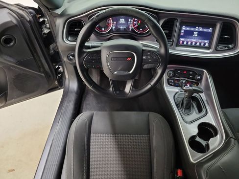 Used 2019 Dodge Challenger SXT image 14
