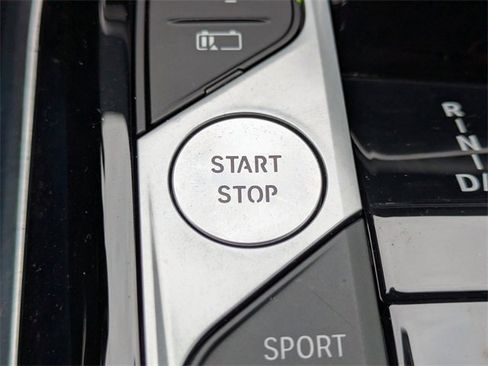 Used 2024 BMW 330e image 32