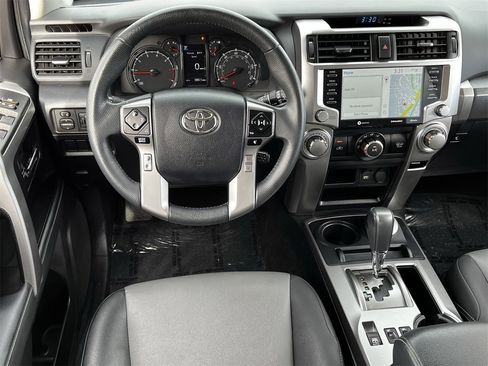 Used 2022 Toyota 4Runner SR5 Premium image 10