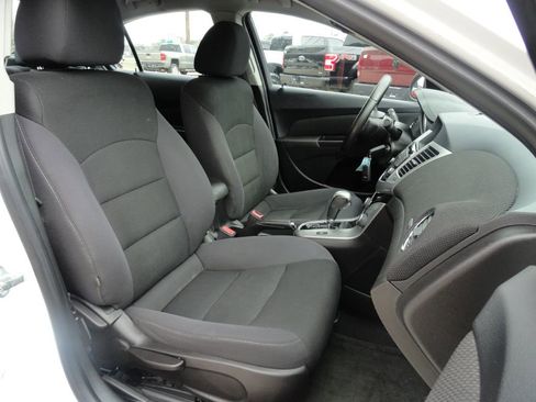 Used 2014 Chevrolet Cruze LT FWD image 8