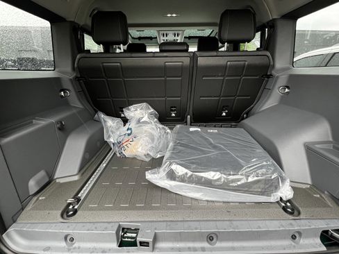 Used 2025 INEOS Grenadier Fieldmaster Edition image 36