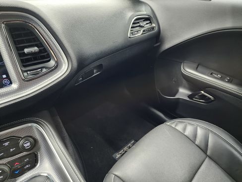 Used 2017 Dodge Challenger SRT Hellcat RWD image 12