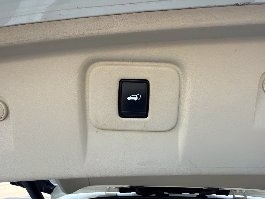 Used 2017 Nissan Murano Platinum w/ Platinum Technology Package FWD image 32
