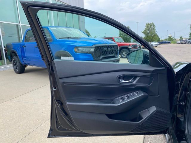 Used 2023 Honda Accord EX image 9