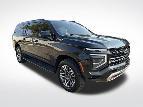 Used 2025 Chevrolet Suburban Z71 AWD/4WD image 3