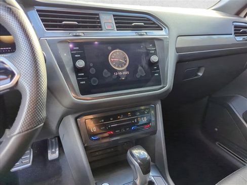 Used 2022 Volkswagen Tiguan SE R-Line image 14