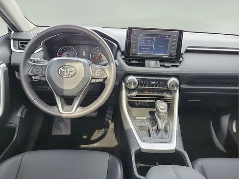 Used 2022 Toyota RAV4 XLE Premium image 9