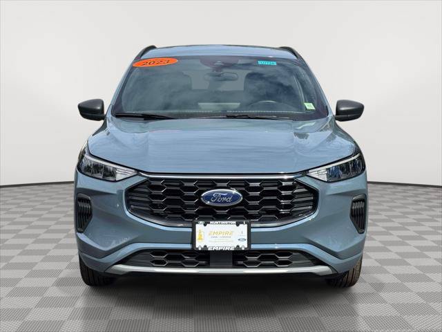 Used 2023 Ford Escape ST-Line w/ Tech Pack #1 AWD/4WD image 2