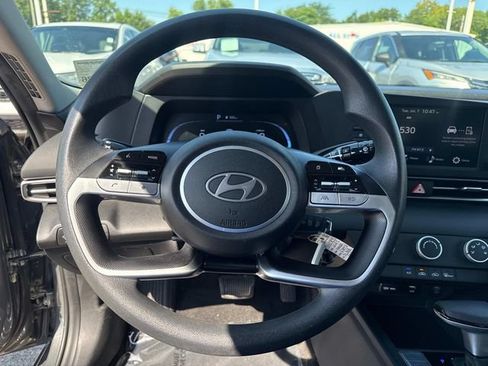Used 2024 Hyundai Elantra SE FWD image 28