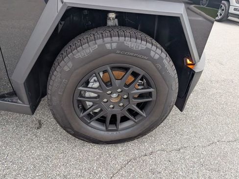 Used 2024 Tesla Cybertruck AWD Crew Cab image 15