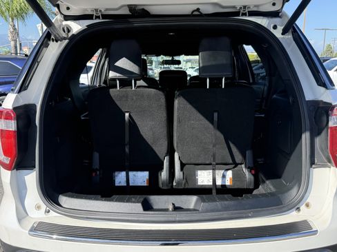 Used 2018 Ford Explorer XLT w/ Equipment Group 202A image 10