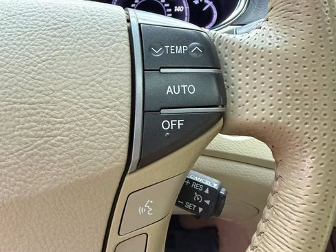 Used 2011 Toyota Avalon Limited FWD image 16