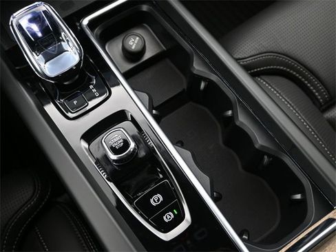 Used 2026 Volvo XC60 B5 Ultra w/ Protection Package Premier image 17