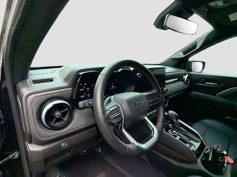 Used 2025 Chevrolet Colorado Z71 w/ Technology Package image 9